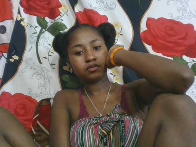 Marinah1a live cam on BongaCams