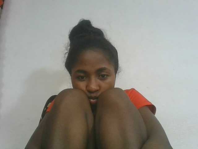 Marinah1a live cam on BongaCams