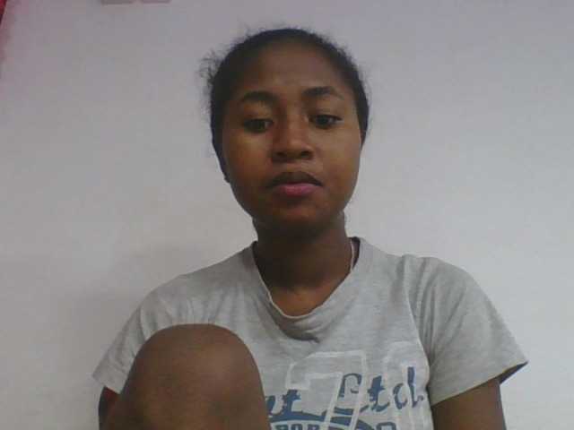 Marinah1a live cam on BongaCams