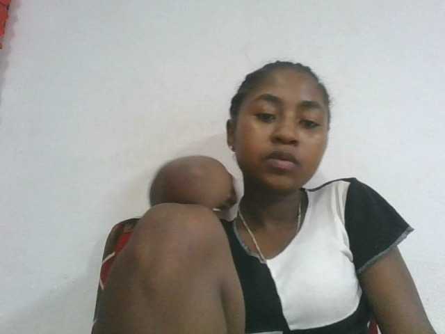 Marinah1a live cam on BongaCams