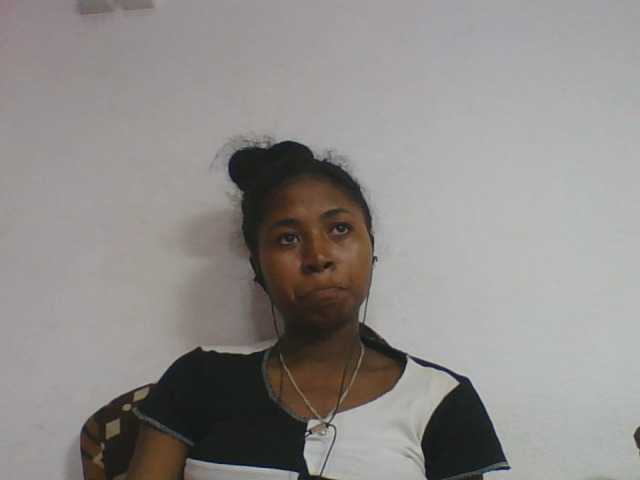 Marinah1a live cam on BongaCams