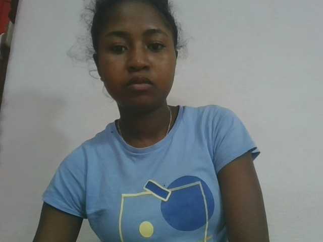 Marinah1a live cam on BongaCams