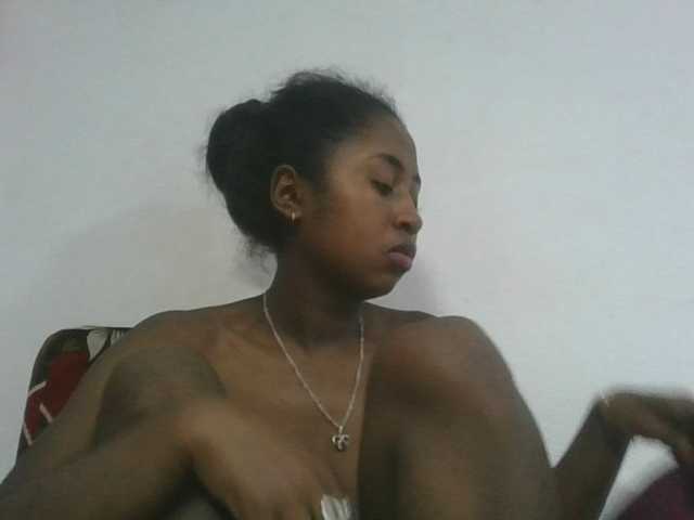 Marinah1a live cam on BongaCams