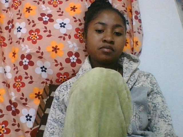 Marinah1a live cam on BongaCams