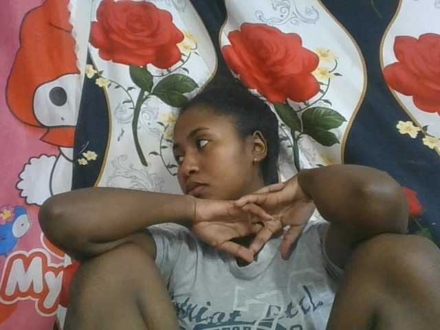 Marinah1a live cam on BongaCams