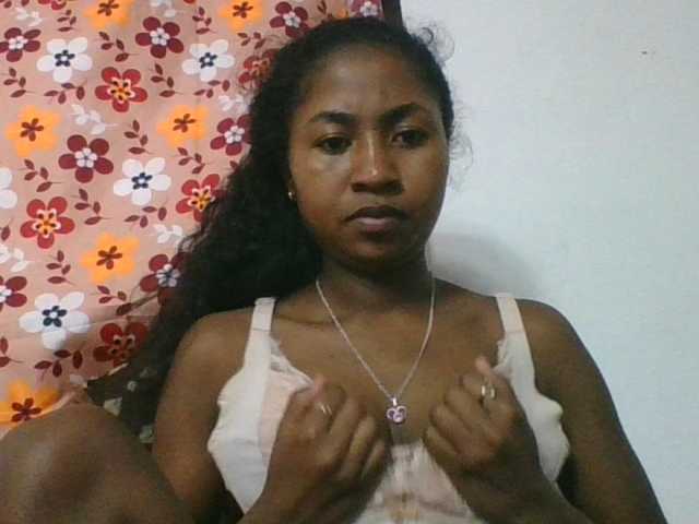 Marinah1a live cam on BongaCams
