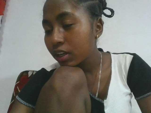 Marinah1a live cam on BongaCams