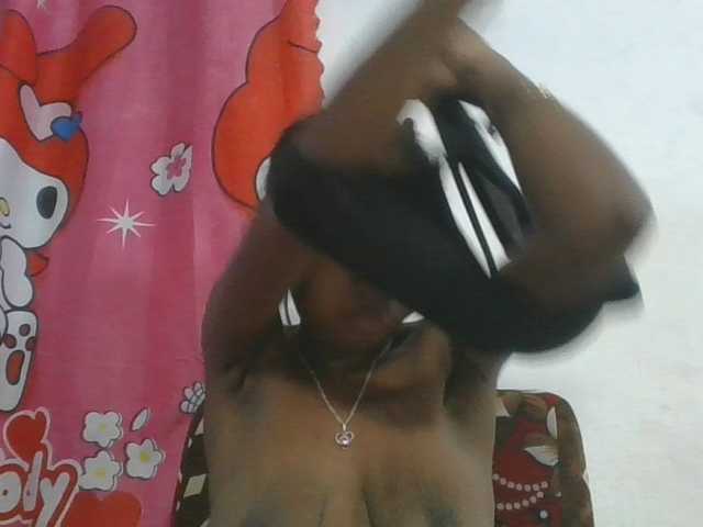 Marinah1a live cam on BongaCams