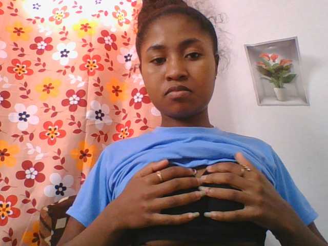 Marinah1a live cam on BongaCams