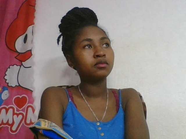 Marinah1a live cam on BongaCams
