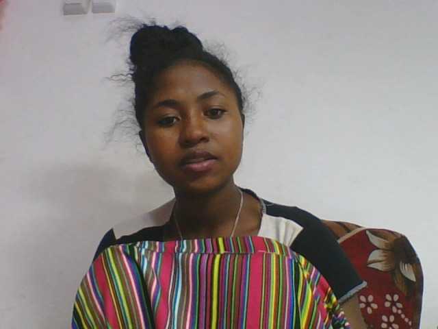 Marinah1a live cam on BongaCams