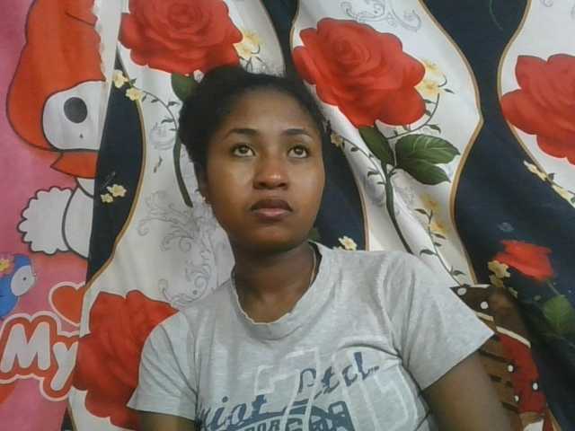 Marinah1a live cam on BongaCams