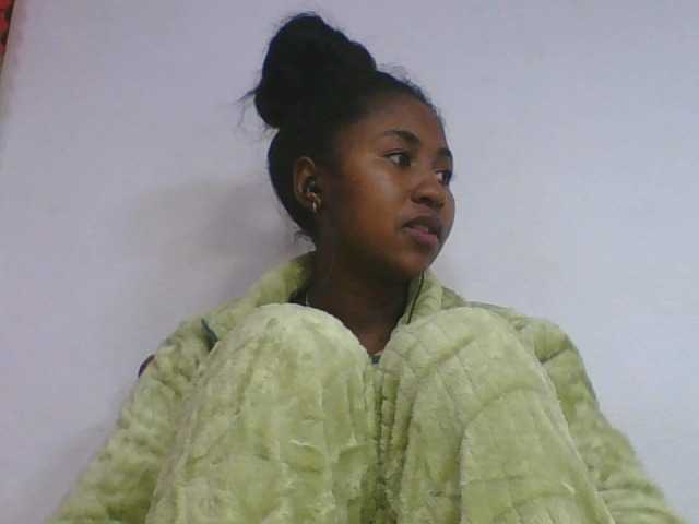 Marinah1a live cam on BongaCams