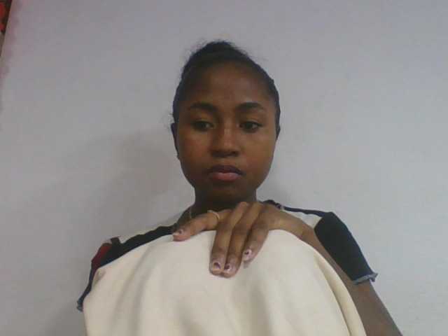 Marinah1a live cam on BongaCams