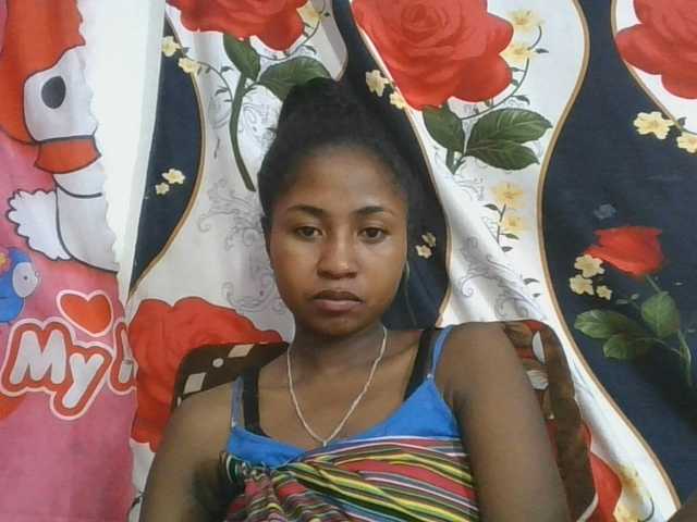 Marinah1a live cam on BongaCams