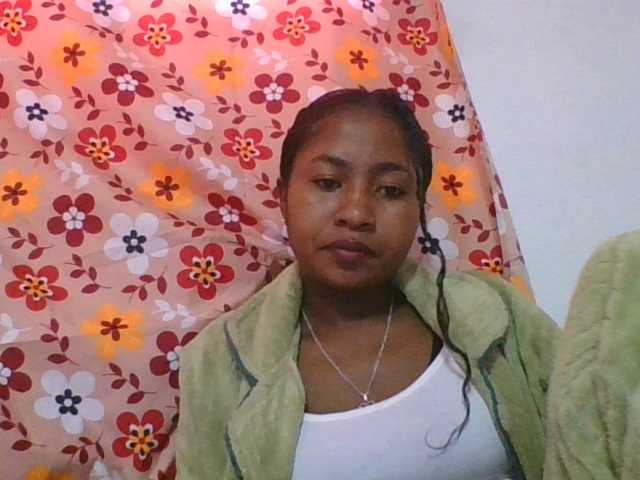 Marinah1a live cam on BongaCams