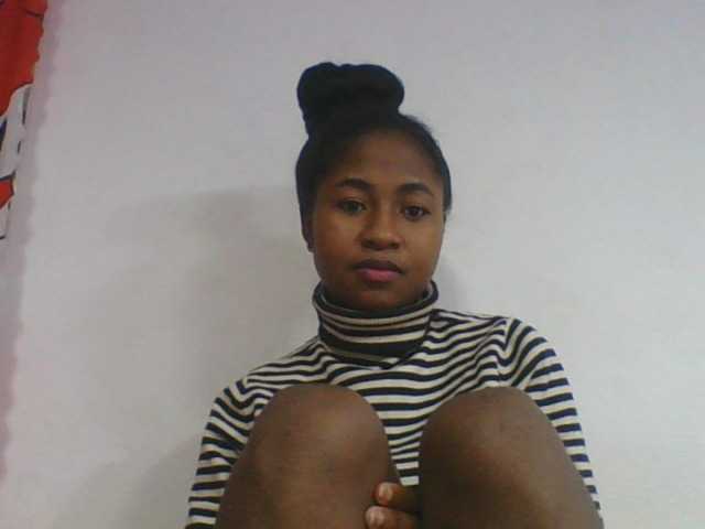 Marinah1a live cam on BongaCams