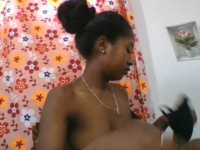 Marinah1a live cam on BongaCams