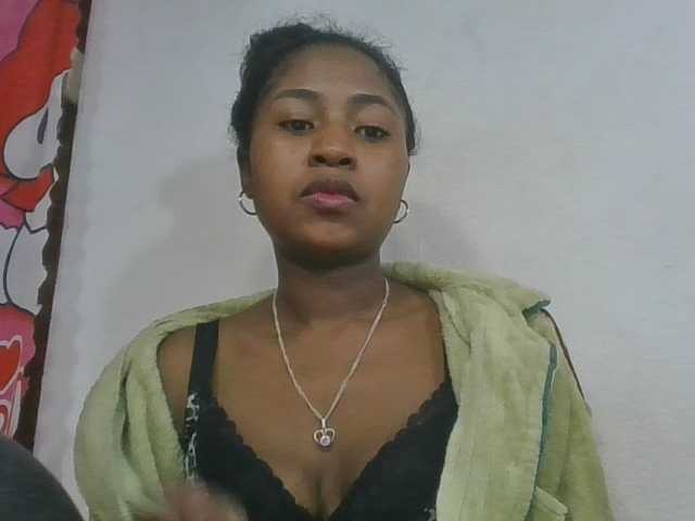 Marinah1a live cam on BongaCams