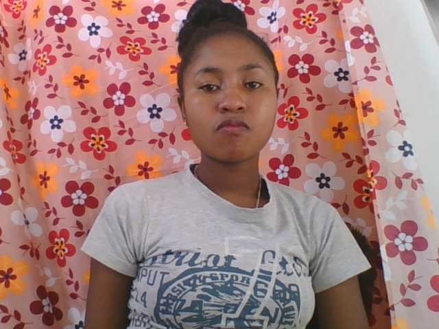 Marinah1a live cam on BongaCams