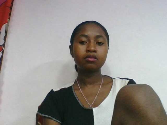 le modèle Marinah1a est en webcam porno dans un show sur le site bongacams, il possède les tags suivants: Ebony,Brunette,Shaved