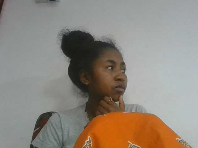 Marinah1a live cam on BongaCams