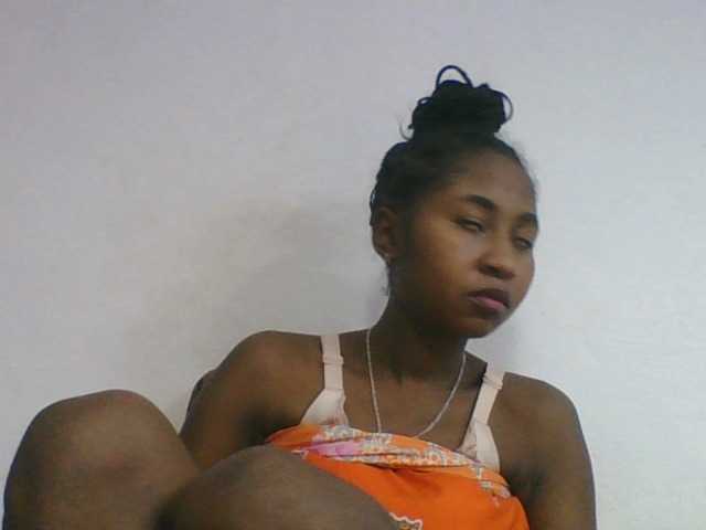 Marinah1a live cam on BongaCams