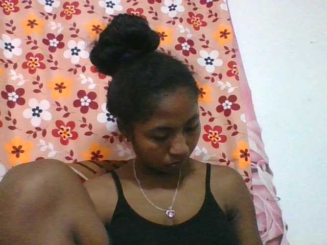 Marinah1a live cam on BongaCams