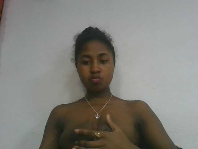 Marinah1a live cam on BongaCams
