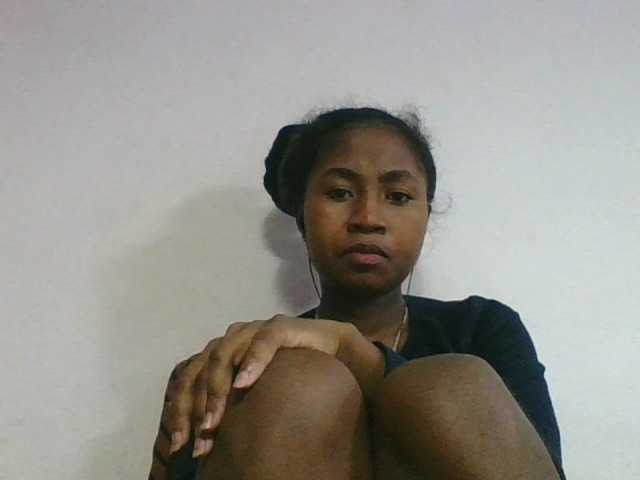 Marinah1a live cam on BongaCams