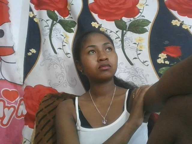 Marinah1a live cam on BongaCams