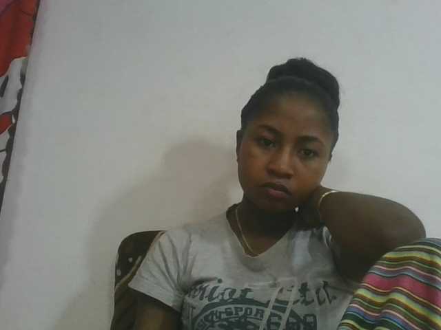 Marinah1a live cam on BongaCams