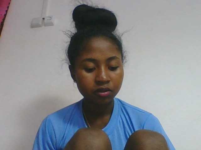 Marinah1a live cam on BongaCams