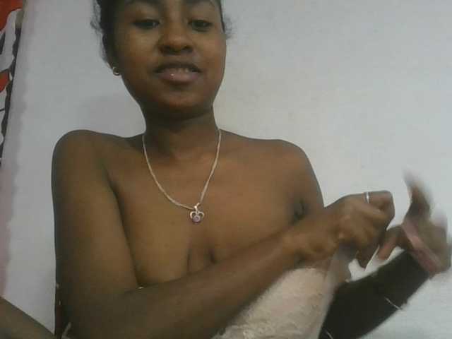Marinah1a live cam on BongaCams