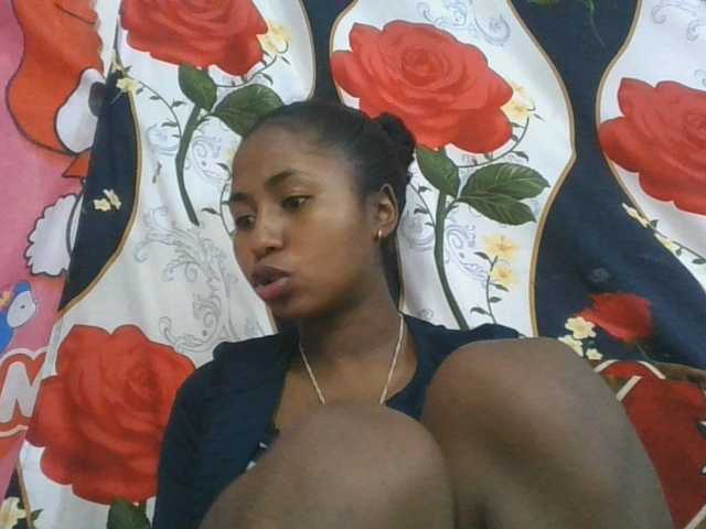 Marinah1a live cam on BongaCams