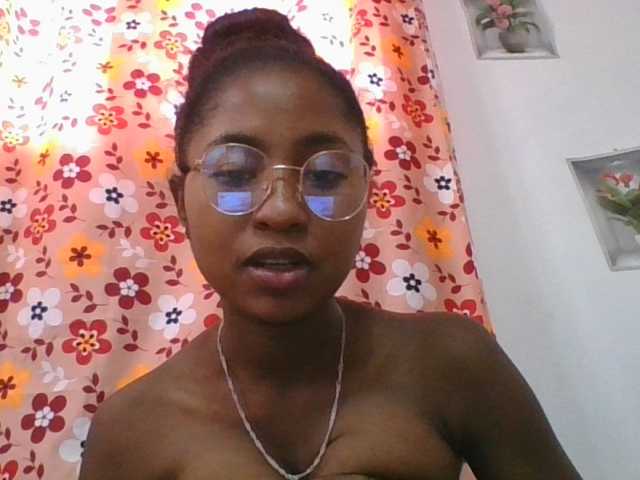 Marinah1a live cam on BongaCams