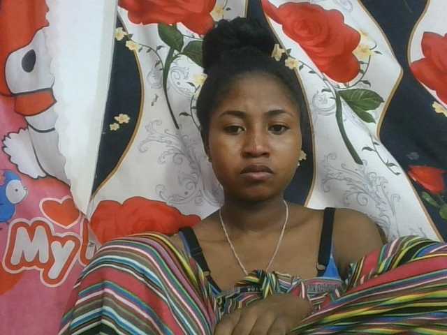 Marinah1a live cam on BongaCams