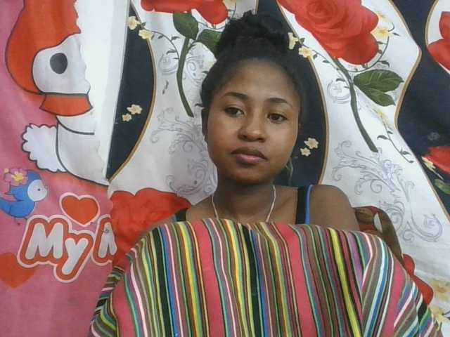 Marinah1a live cam on BongaCams