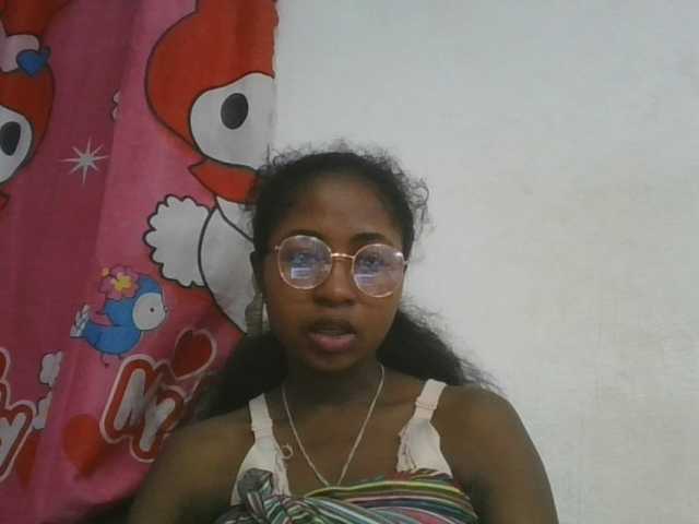 Marinah1a live cam on BongaCams