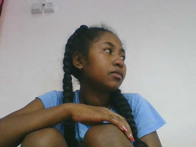 Marinah1a live cam on BongaCams