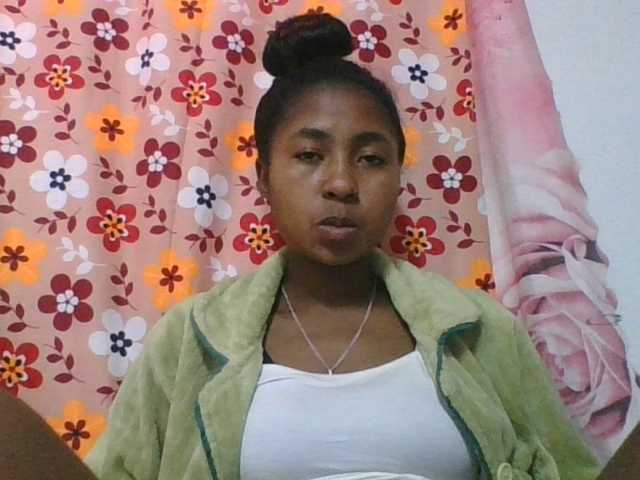 Marinah1a live cam on BongaCams