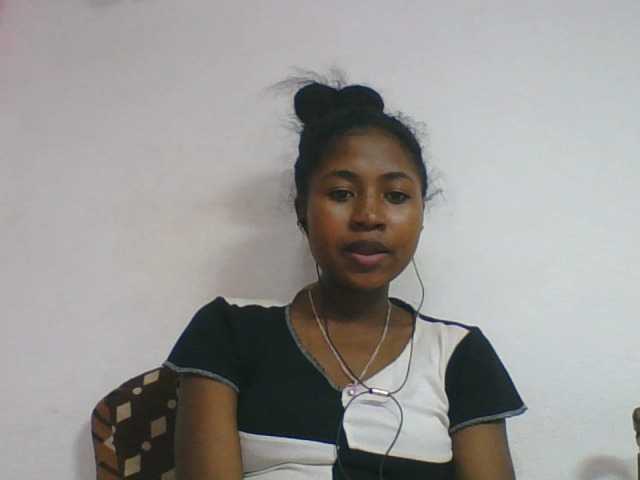 Marinah1a live cam on BongaCams