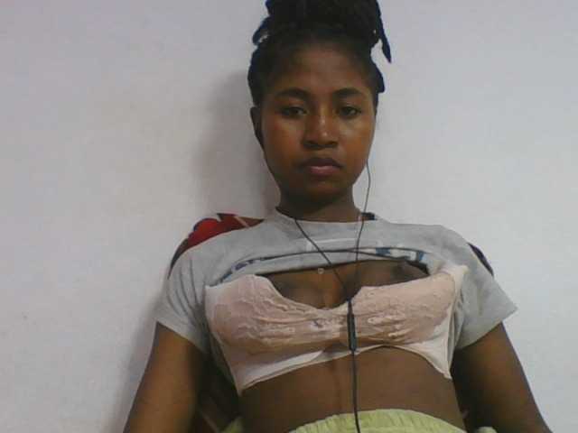 Marinah1a live cam on BongaCams