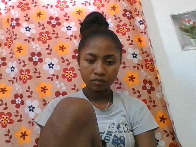 Marinah1a live cam on BongaCams