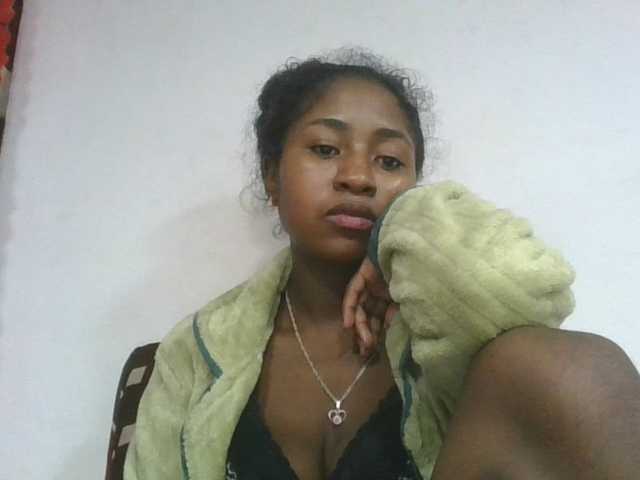 Marinah1a live cam on BongaCams