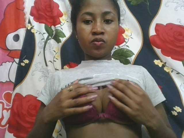 Marinah1a live cam on BongaCams