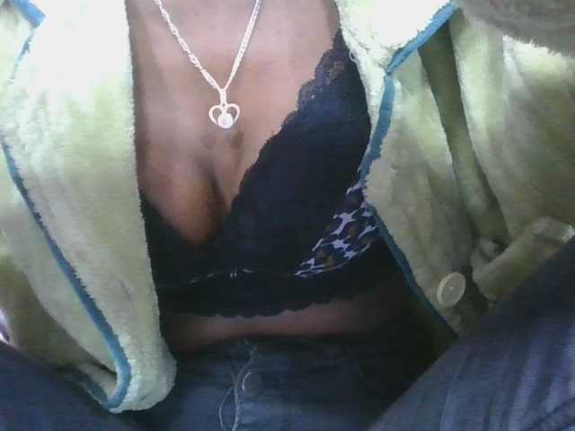 Marinah1a live cam on BongaCams