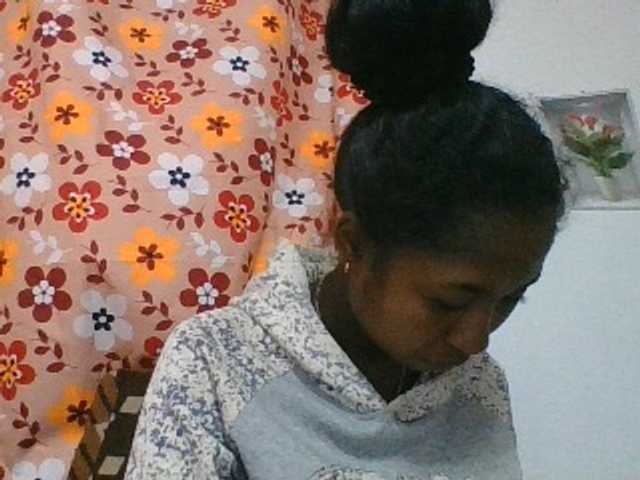Marinah1a live cam on BongaCams