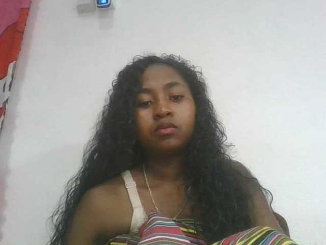 Marinah1a live cam on BongaCams