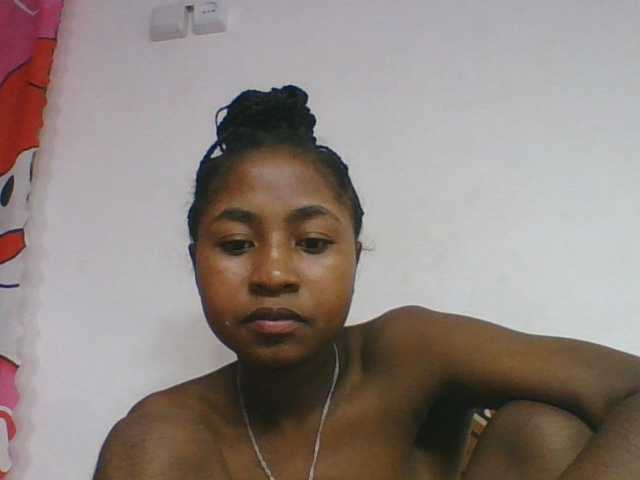 Marinah1a live cam on BongaCams